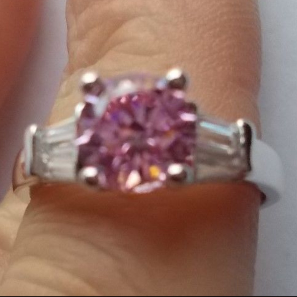 vintage silver tone ring w  pink stone apx size 7